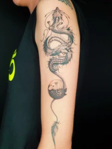 Drachentattoo QI Arm Jing und Jang Wolf