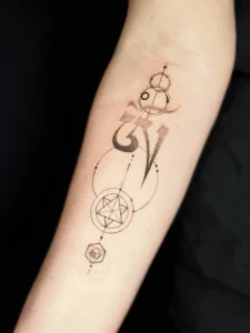 Geometrisches Armtattoo