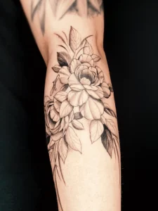 Blumentattoo Arm