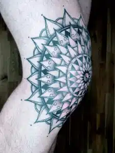 Geometrisches Jing und Jang Qi Tattoo