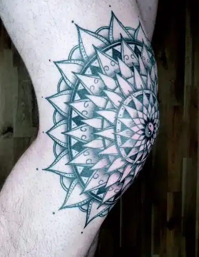 Geometrisches Jing und Jang Qi Tattoo