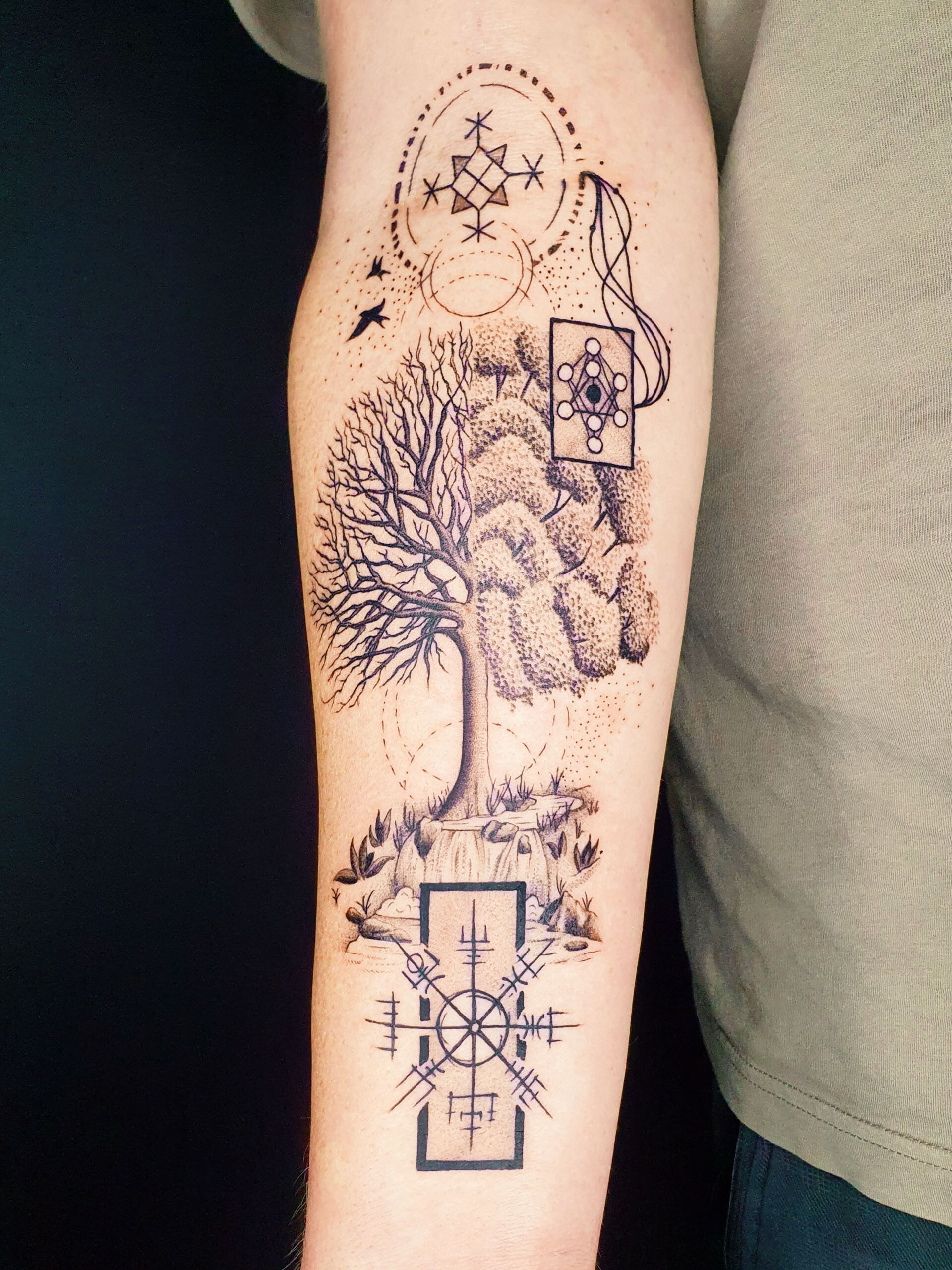 Baum Leben Arm Tattoo
