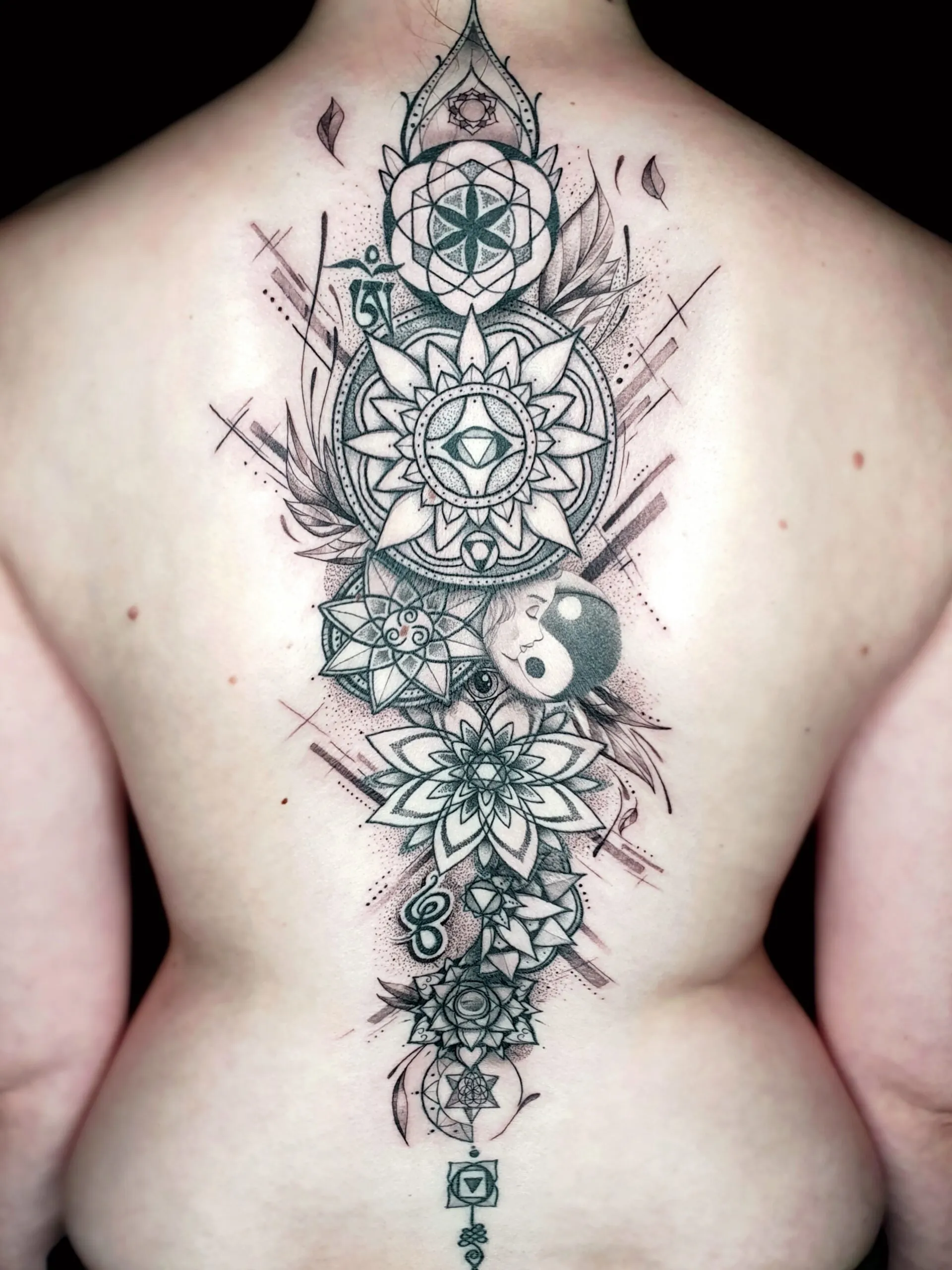 Geometrisches QI Blumen Lotus Tattoo