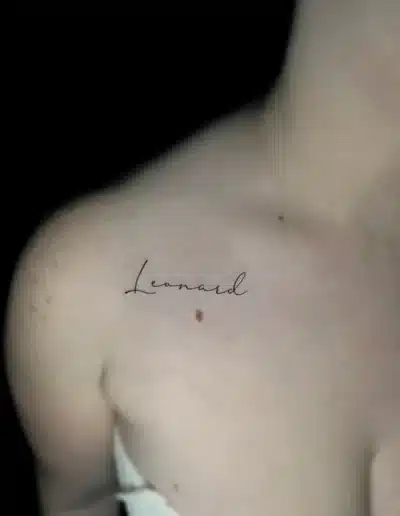 Minimalistisches Script Name Tattoo „Leonard“ auf der Schulter bei EB-Tattoo St. Gallen