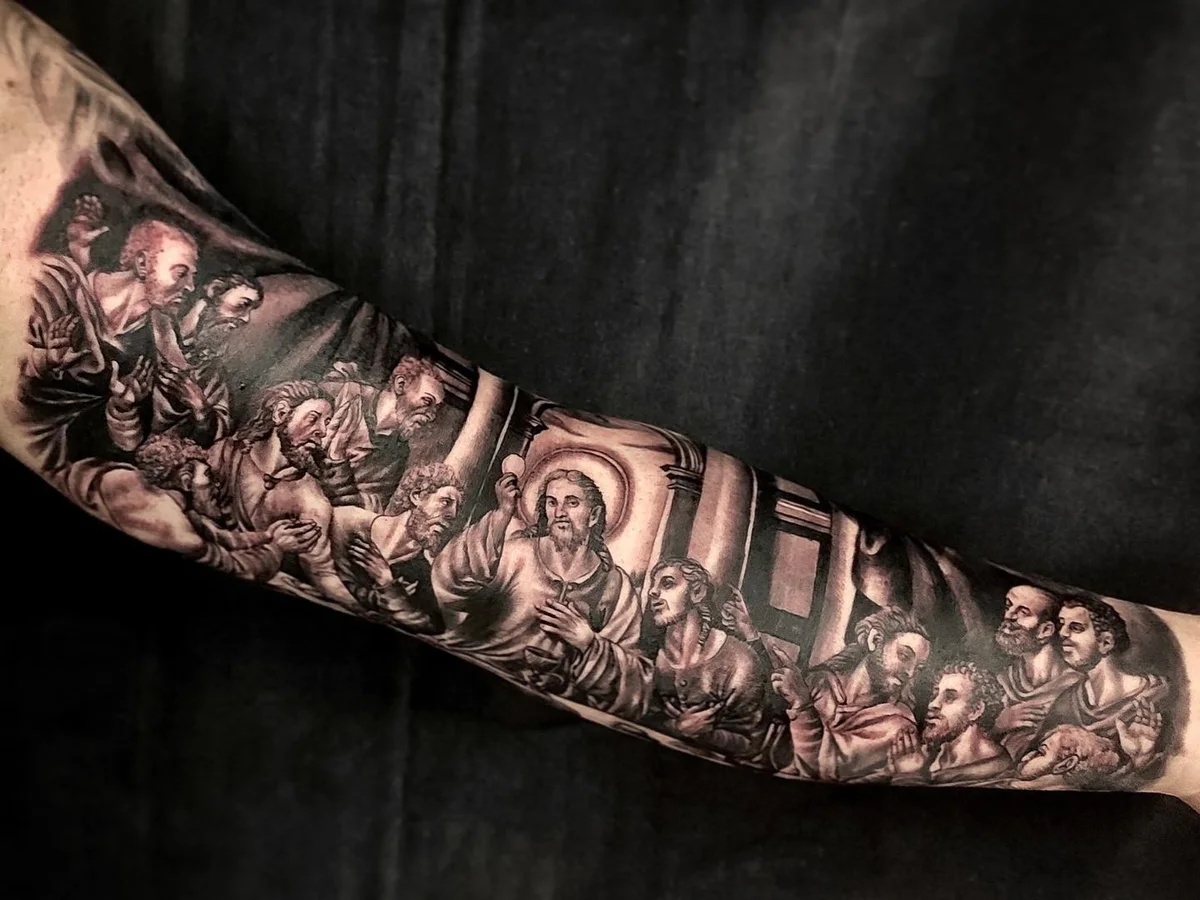 Black and Grey Sleeve mit Kompass, von Alessandro