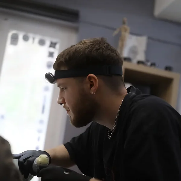 Silas, Tätowierer bei EB Tattoo St. Gallen
